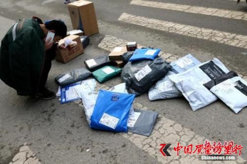 5問智能快遞柜:沒收到取件碼 快件被損毀誰擔(dān)責(zé)?