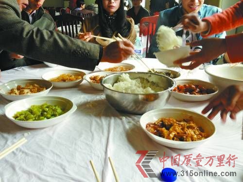 八菜一湯的團(tuán)餐 阮霽陽攝