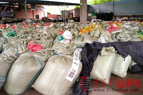600多袋已加工好的金針菇被當(dāng)場查封 600多袋已加工好的金針菇被當(dāng)場查封