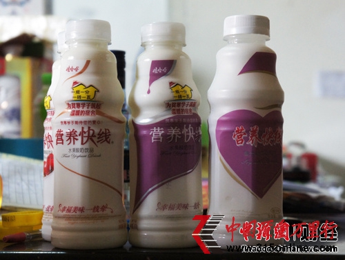營養(yǎng)快線與“營養(yǎng)怏線”產(chǎn)品對比。中新網(wǎng) 秦辰攝 營養(yǎng)快線與“營養(yǎng)怏線”產(chǎn)品對比。中新網(wǎng) 秦辰攝