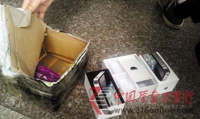 閆小姐朋友收到快遞時(shí),只剩下兩個(gè)空盒子。深圳商報(bào)記者 曾智輝 攝 閆小姐朋友收到快遞時(shí),只剩下兩個(gè)空盒子。深圳商報(bào)記者 曾智輝 攝